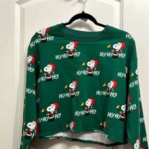 American Eagle snoopy Christmas lounge top